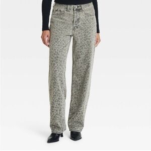 Universal Threads midrise 90’s baggy Leopard Print Straight Leg cuffed Jeans 4